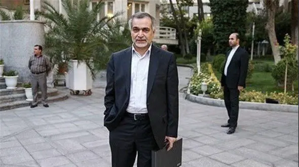 حسین فریدون با آمبولانس از دادسرا خارج شد