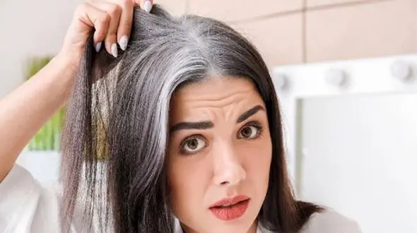 واقعیت علمی درباره کندن موی سفید و ارتباط آن با افزایش تعداد
