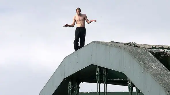 این مرد را بخاطر سلفی خطرناک دستگیر کردند+تصاویر