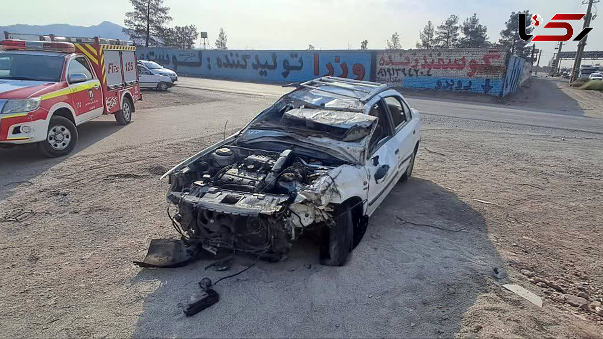 واژگونی مرگبار در جاده خاوران / راننده سمند بی‌هوش از لاشه خودرو بیرون کشیده شد + تصاویر