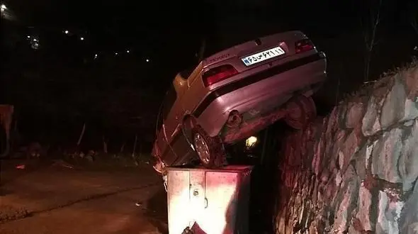  سقوط پژو پارس به داخل سطل زباله + تصاویر 