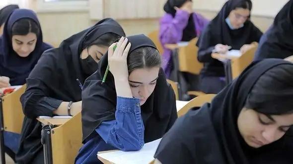 تصاویر/ از خالکوبی تا لباس آستین حلقه‌ای؛ حواشی کنکور سراسری ۱۴۰۳