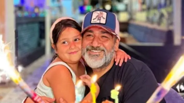 عکس / تیپ ماچایی و جذاب هانا در روز اول مدرسه / تصویر بامزه دختر مهران غفوریان که در فضای مجازی دست به دست شد ...