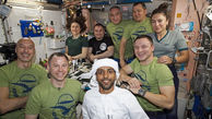 لباس جالب فضانورد اماراتی در فضا+عکس