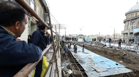 فیلم از حادثه ریزش دیواره خیابان باباطاهر در همدان