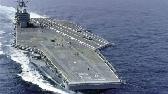 ناو بزرگ جنگی آمریکا وارد خلیج فارس شد 
