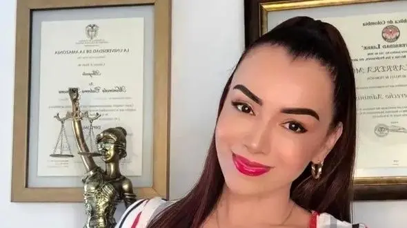 احضار جذاب ترین قاضی جنجالی تیک‌تاک به دادگاه / لباس‌های خاص دردسرساز شدند