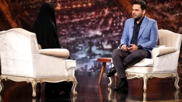 مهمان «ماه عسل» در برنامه زنده به پای همسرش افتاد +فیلم لحظه افتادن