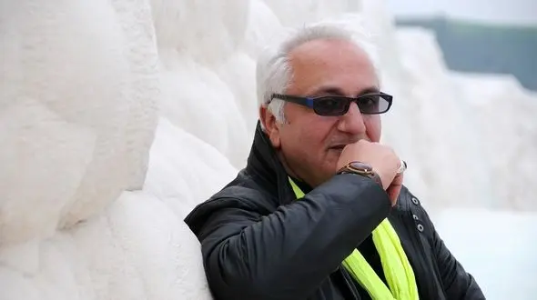 مراسم تشییع مرحوم علی معلم آغاز شد