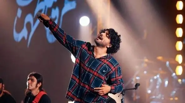 دانلود آواز باشکوه عرفان طهماسبی ! / من تو دست قلب یار یه خانه دارم ! + متن