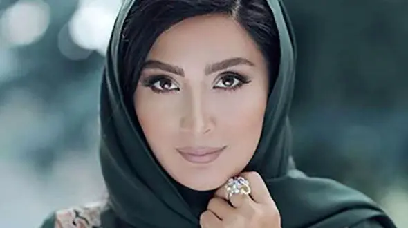 «مریم معصومی» با چادر رنگی در حرم امام رضا(ع) + عکس 