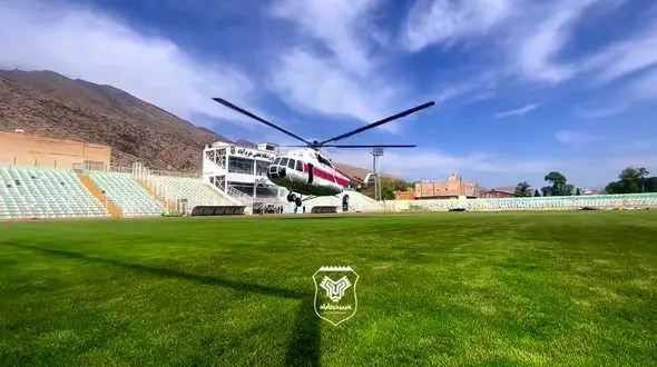 اقدام جالب باشگاه خیبر با استفاده از بالگرد برای خشک کردن چمن ورزشگاه! + فیلم مورد مشابه خارجی!