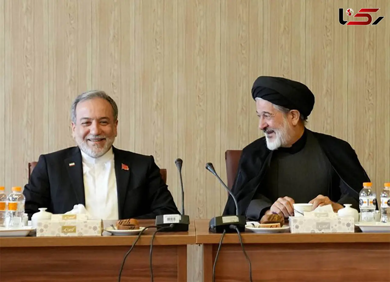  نشست هم اندیشی جمعی از استادان و فضلای حوزه علمیه قم با عراقچی