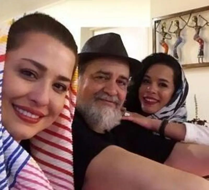 محمدرضا شریفی نیا و دخترانش