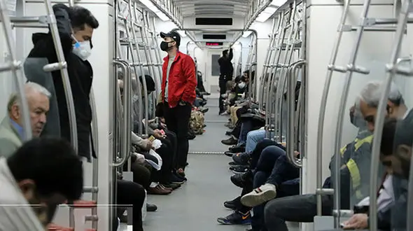 شهروندان تهرانی در مترو سرگردان شدند / عذرخواهی مسئولان متروی تهران + فیلم