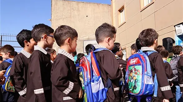 والدین دانش آموزان بخوانند / ویژگی های کوله پشتی استاندارد را بشناسید