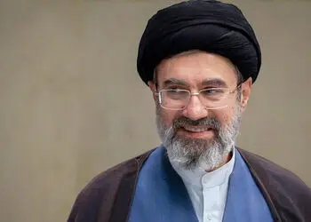 عکس  سفر در زمان / تصاویر اوج جوانی  آیت الله  سیدمجتبی خامنه ای در دهه 60