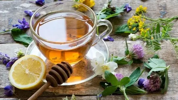 آیا مصرف بیش از حد دمنوش‌ های گیاهی در درمان آنفلوآنزا خطرناک است؟