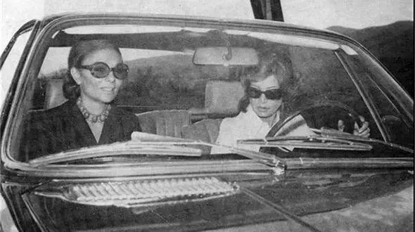 عکس اشرف پهلوی بین معتادان تهران! / خواهر شاه اینجا چه می کرد ؟!