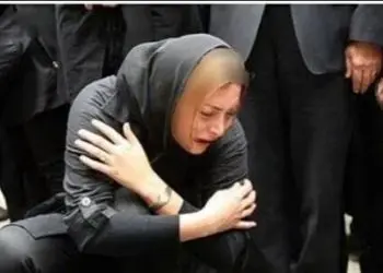 عکس/ جیغ سوزناک فریبا نادری در مراسم تشییع مسعود رسام، همسر کارگردان فوت شده‌اش/ روحش شاد و یادش گرامی