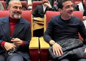 فیلم آوازخوانی باشکوه علیرضا قربانی و همایون شجریان /وقتی دو استاد همصدا بشن چنین شاهکاری میشه ...