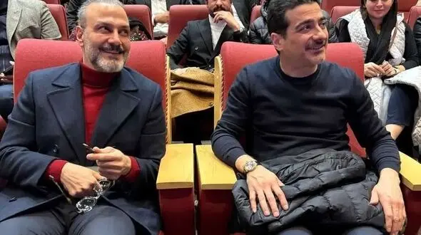فیلم آوازخوانی باشکوه علیرضا قربانی و همایون شجریان /وقتی دو استاد همصدا بشن چنین شاهکاری میشه
