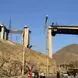 فیلم / برای اولین بار از نزدیک پل b1 را بعد حمله جنگنده های امریکایی ببینید / با بمب سنگرشکن و موشک های تامهاک زدند + گفتگو