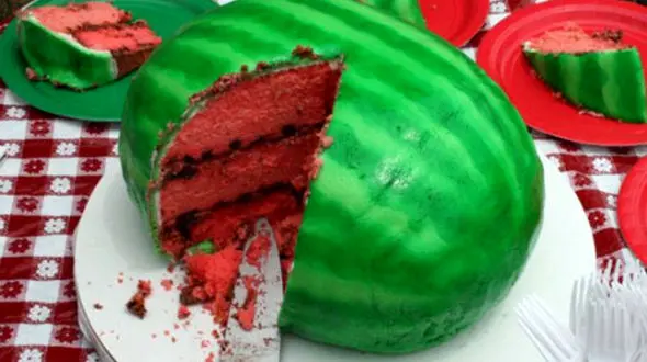 کیک شب چله با تزئینی خاص و مجلسی 