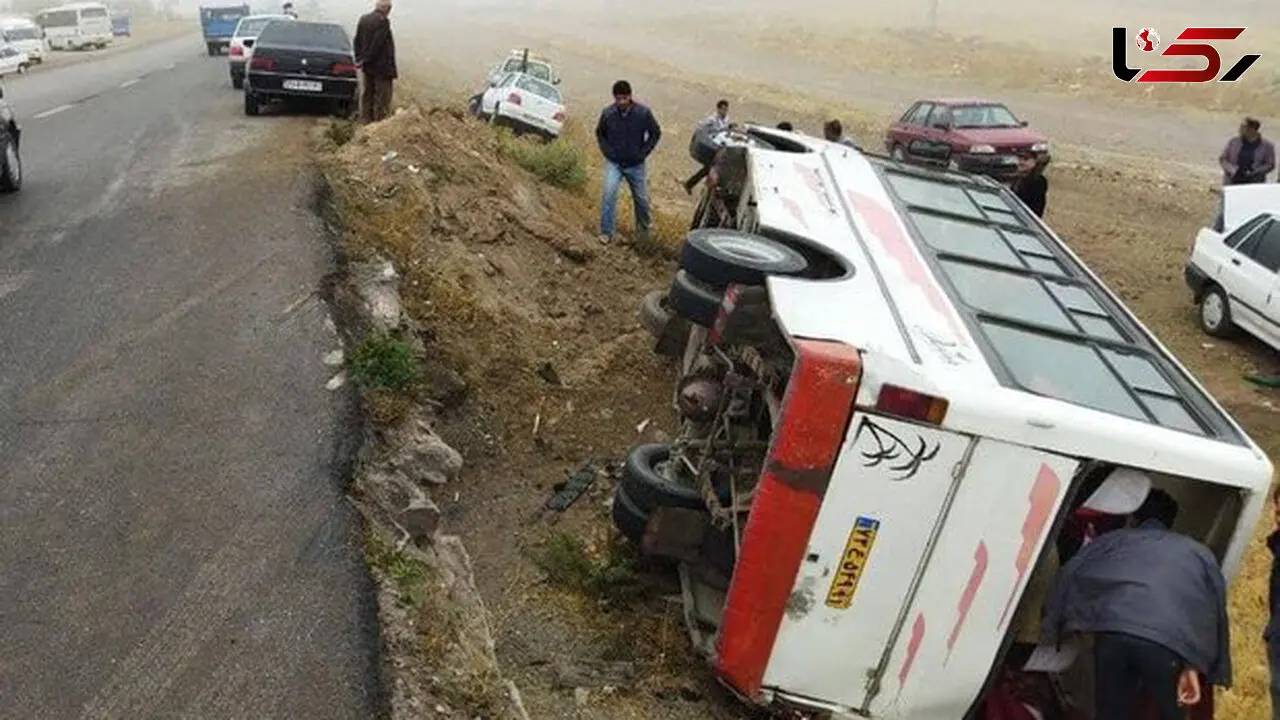 مینی بوس حامل کارکنان دانشگاه علوم پزشکی در مهدیشهر واژگون شد+ جزئیات حادثه