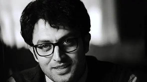 فیلم/ کسی قشنگ تر از مصطفی زمانی با سروده دلنشین مولانا نمیتونست صدای عشق باشه/ یک دست جام باده و یک دست جَعد یار، رقصی چنین میانهٔ میدانم آرزوست