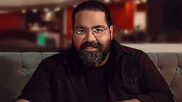 وقتی که زیباترین اهنگ رضا صادقی در هواپیما طنین انداز میشه/واکنش رضا صادقی و مسافران دیدن داره