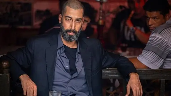 گریم دیدنی بهرام افشاری در «صحنه‌زنی»