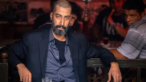 گریم دیدنی بهرام افشاری در «صحنه‌زنی»