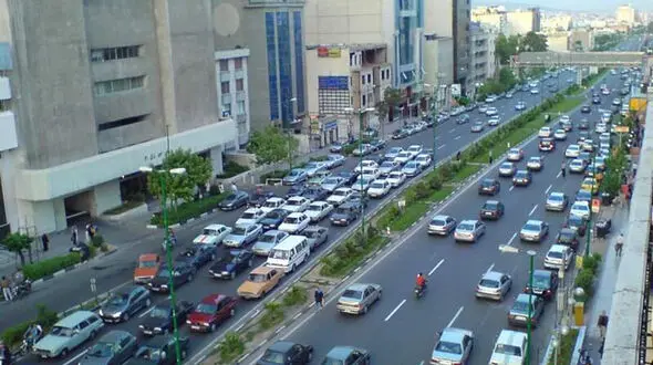 احتمال ریزش سطح آسفالت / خودروهای سنگین وارد خیابان میرداماد نشوند!