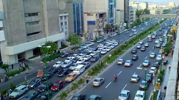 احتمال ریزش سطح آسفالت / خودروهای سنگین وارد خیابان میرداماد نشوند!