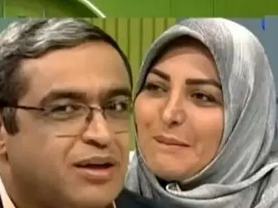 فیلم/ پیامی که المیرا شریفی مقدم خواند: همسرم جلوی مهمون‌ها کارت هدیه آنچنانی داد صبح بلند شدم  دیدم نیست / دکتر سعید عزیزی مونده به کدوم بخنده / ببینید چی میگه