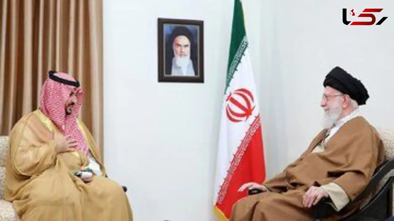 در بیت رهبری اینگونه از مهمانان پذیرایی می شود/ تشریفات دیپلماتیک در بیت چگونه است؟/ پرچم ایران در سمت راست رهبری قرار می‌گیرد