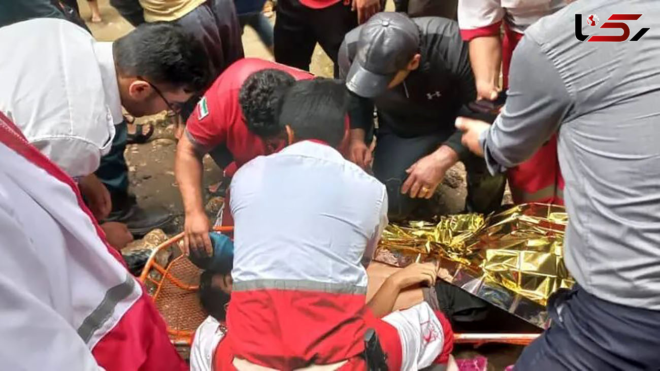 بیرون کشیدن جسد نوجوان غرق شده از آبشار لوه گالیکش