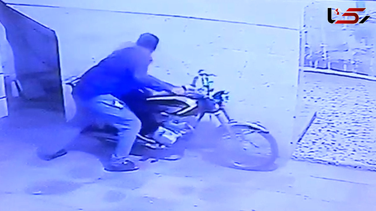 فیلم لحظه سرقت دزد خونسرد از پارکینگ / در خرمشهر رخ داد