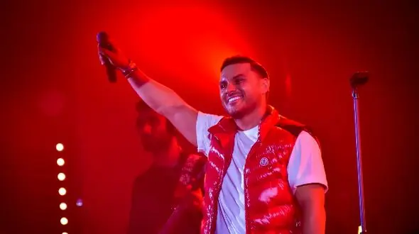 آواز باشکوه آرمین زارعی در کنسرتش / گفتی تا تهش می مونم خودم باهات ...