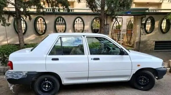 جالبترین خلاقیت یک مرد ایرانی برای مراقبت از پرایدش داخل خونه/ چجوری آوردتش تو هال؟+عکس