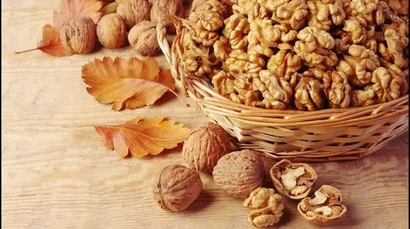 با گردو اسکراب لایه بردار خانگی بسازید