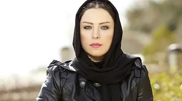 این خانم مدل خیلی زیبا و جوان مادر هانیه غلامی است ! / خانم بازیگر پیرتر از مادرش ! + عکس های هوش پران