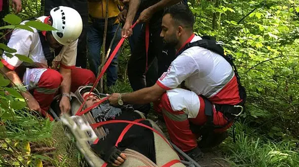 سقوط هولناک زن گردشگر تهرانی از آبشار + جزئیات