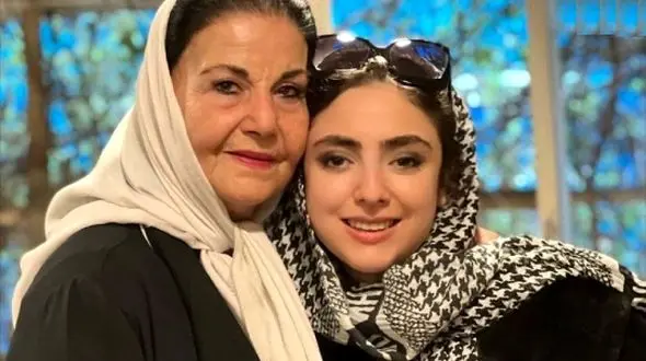 عکس/ سفر در زمان؛ تیپ روسی «فائقه آتشین» در نوجوانی؛ گیتی و پوری در دهه 90