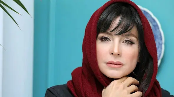 ژست سیما تیرانداز هنگام کتاب خواندن + عکس