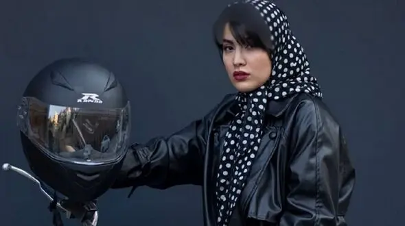 عکس پشت صحنه گریم ریحانه رضی؛ حوری سریال تاسیان / هر لحظه خانم بازیگر زیباتر شد