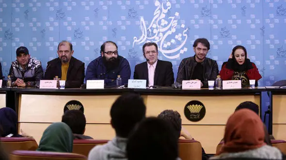 چشمان گریان کارگردان انزوا در نشست خبری این فیلم+فیلم