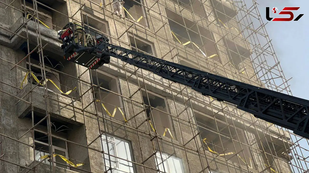 آتش سوزی هولناک در برج 20 طبقه بزرگراه همدانی / 30 زن و مرد از درون آتش نجات داده شدند + عکس و فیلم