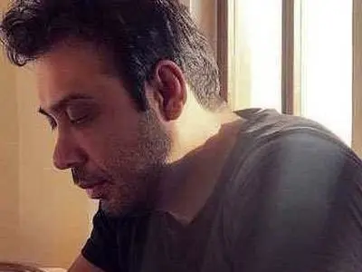 دانلود آهنگ بی‌نظیر «زندان بان» با صدای بهشتی محسن چاوشی/ چند وقته فکر رفتنی اما تعلل میکنی... +متن آهنگ